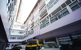 ดิ เอ็มบาสซี่ สาทร